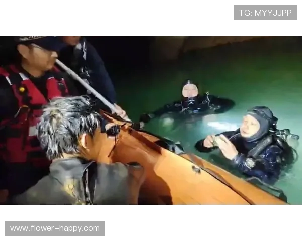 国内顶尖洞穴潜水员金雪峰广西遇难 追悼会举行(1) 国内顶尖洞穴潜水员金雪峰广西遇难 追悼会举行(1)